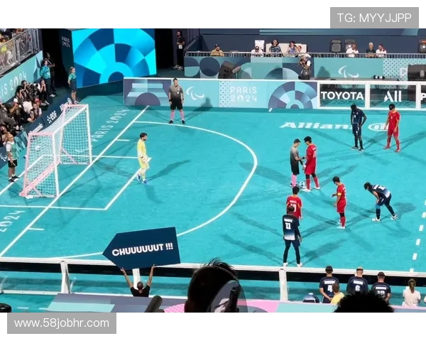 聚光灯之外的世界杯幕后工作人员群像与坚守故事全球赛场背后的日夜付出